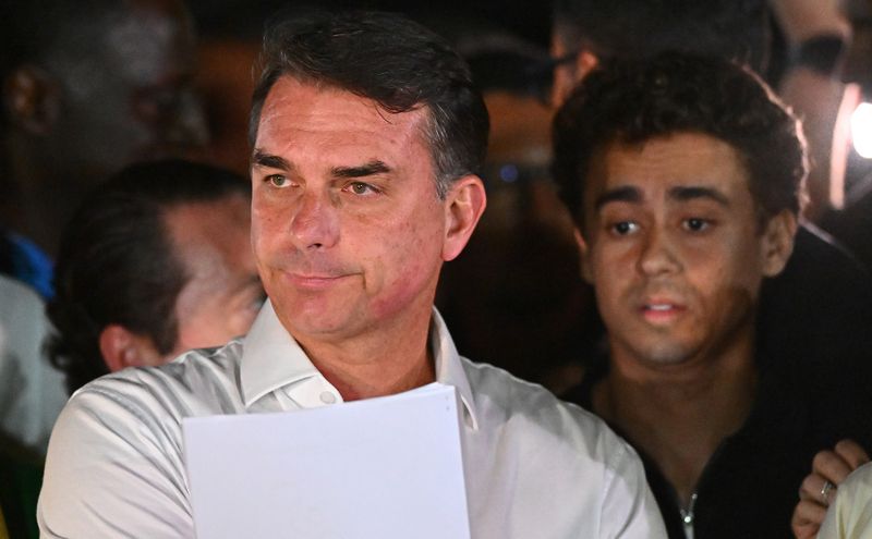 After landing in US, Flavio Bolsonaro declares himself Brazil’s rightful leader