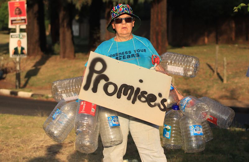 NO WATER: &lsquo;Are we not important enough?&rsquo; &mdash; Joburg residents protest water cuts before elections
