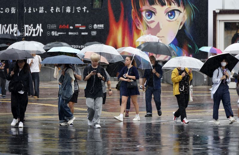 Typhoon approaches eastern Japan, prompting flood and landslide warnings